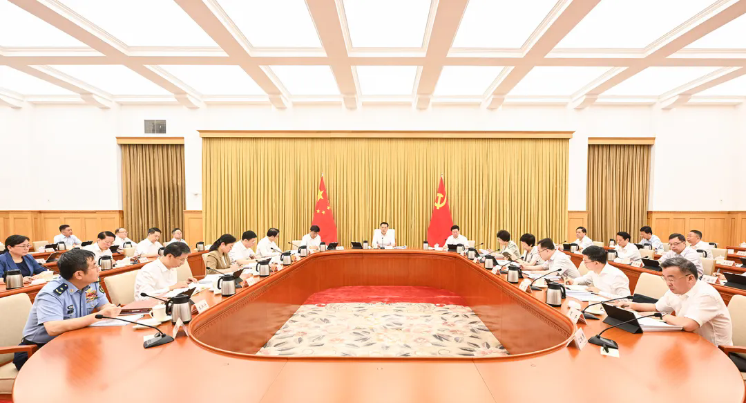 市委常委会举行会议 传达学习贯彻习近平总书记在全国教育大会上的重要讲话精神 市委书记袁家军主持并讲话